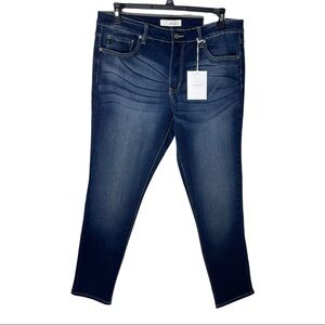 NWT KanCan Mid Rise Skinny Jeans XL 2XL 3XL